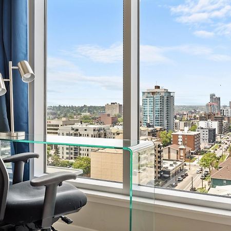 City Centre Retreat - 1Br Condo With Desk Калґарі Екстер'єр фото